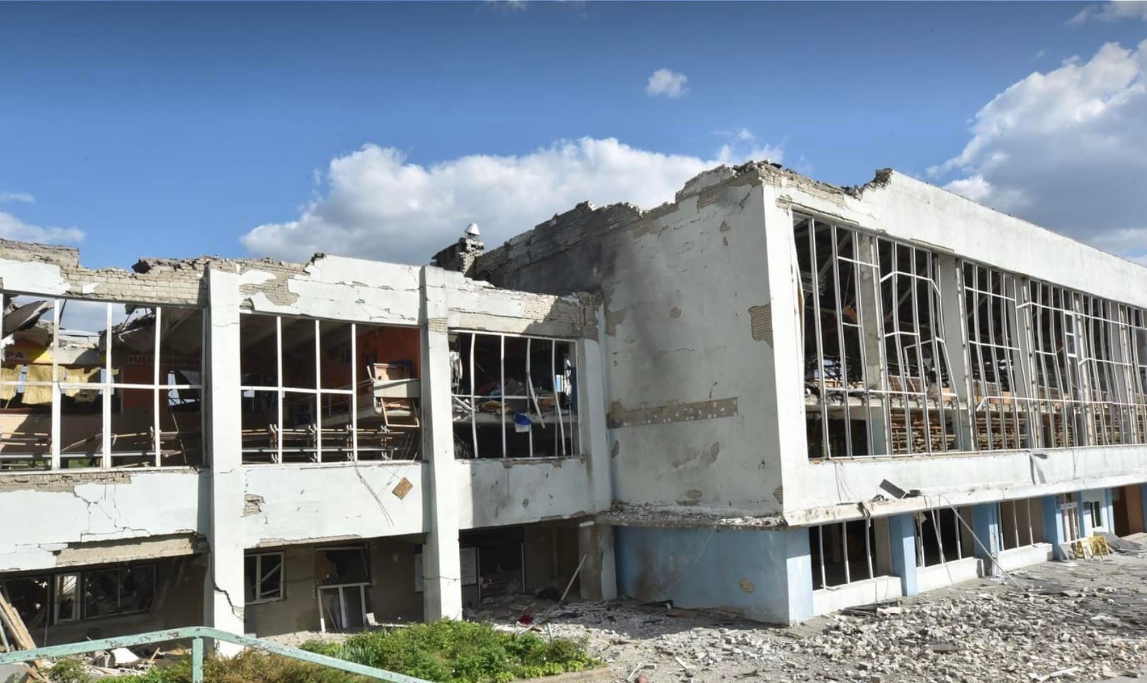Зруйнований навчально-спортивний комплекс «Каразінський»